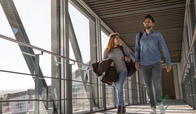 Nun aber schnell! Manchmal muss man durch den Flughafen hetzen, um noch den Anschlussflug zu bekommen.