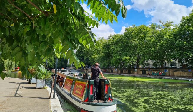 Von Little Venice aus bietet sich eine Bootstour in Richtung Camden an.