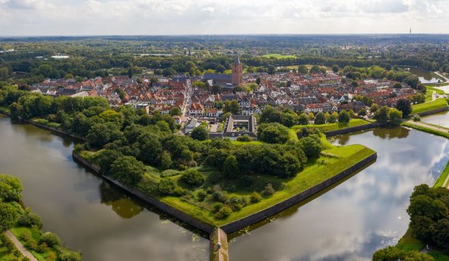 Kanonen und Kirchenkunst: Ausflug zur Festungsstadt Naarden