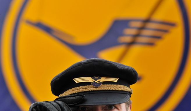 Flugausfälle erwartet  Piloten der Lufthansa wollen am Freitag streiken