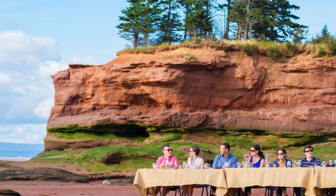 Dinieren auf dem Meeresboden - das ist bei Ebbe in der Bay of Fundy in Nova Scotia möglich. 