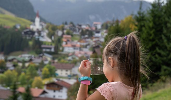 In Berwang bieten die Escape Trails eine Kombination aus Wandern und einer Art Schnitzeljagd, die Abenteuer für verschiedene Zielgruppen bereithält.