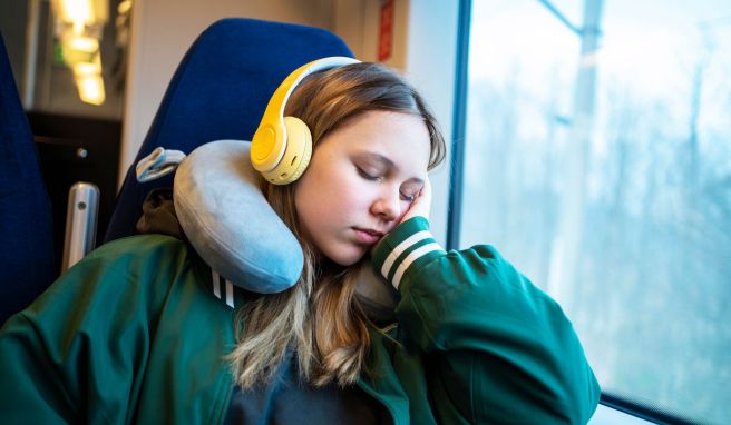 Lange Reisen Nutzen Sie Nackenkissen? Es könnte helfen