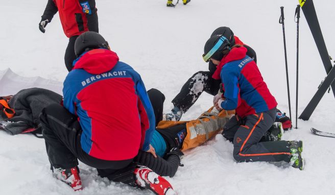 Gerichtsurteil Reiseabbruch nach Skiunfall: Tag des Sturzes ist maßgeblich