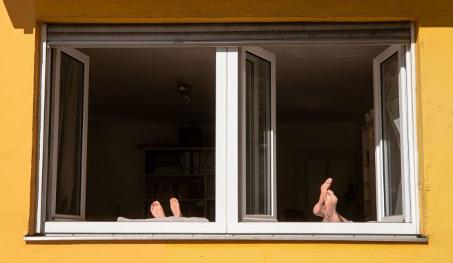 Ob Strand oder Balkonien: Urlaubsglück hängt nicht nur an dem Ort, an dem man ist.