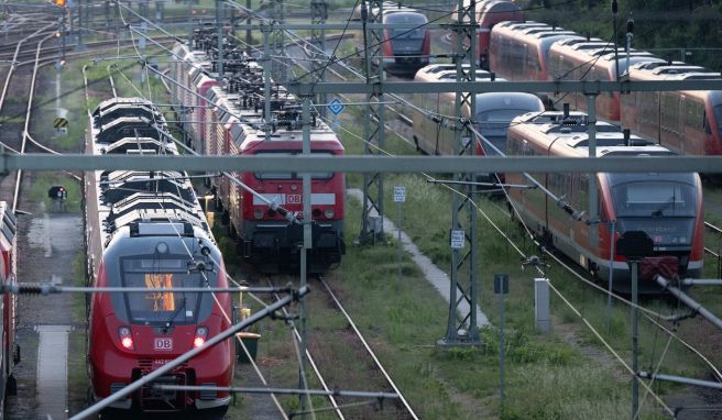Bundesrat macht Weg frei Verkauf von 9-Euro-Tickets kann am Montag beginnen