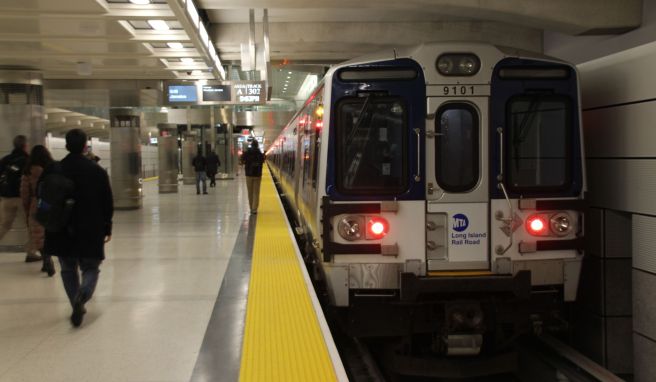 Am New Yorker Bahnhof Grand Central hat ein neues Verbindungsterminal eröffnet. Nun halten hier auch Züge aus dem Stadtteil Queens und von Long Island an.