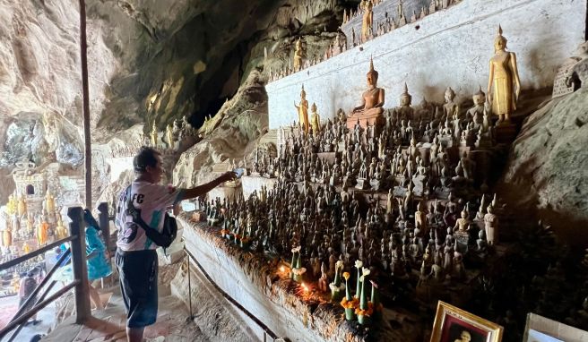 Pak Ou Caves in Laos  Am Mekong: Heilige Höhlen mit 6000 Buddha-Statuen