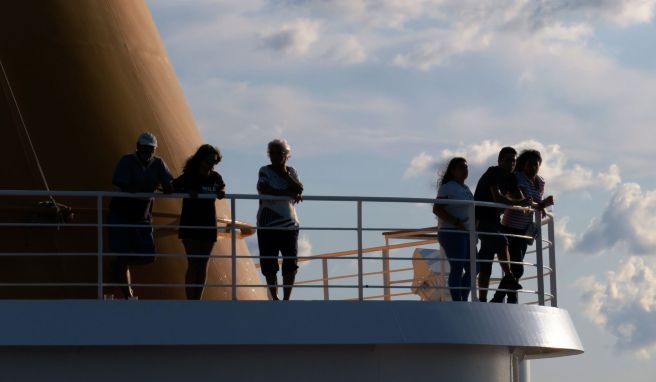 Bug, Heck, Deck Wo ist der Seegang auf Schiffen am meisten zu spüren?