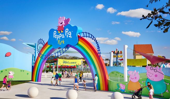 Figuren aus Kinderserie  Peppa-Wutz-Themenpark soll 2024 in Süddeutschland öffnen