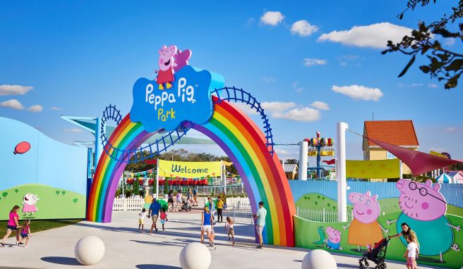 Figuren aus Kinderserie Peppa-Wutz-Themenpark soll 2024 in Süddeutschland öffnen