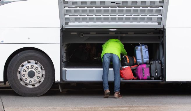 Reiserecht Fernbusreisen: Was ist, wenn der Koffer verschwindet?