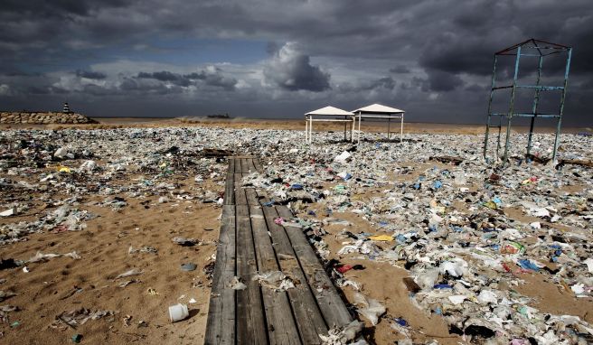 Studie 3760 Tonnen Plastik an der Oberfläche des Mittelmeers