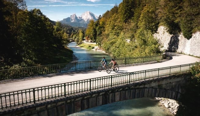 Der Fernradweg Salzschleife folgt historischen Salzhandelswegen und wurde nun um 67 Kilometer bis nach Salzburg erweitert.