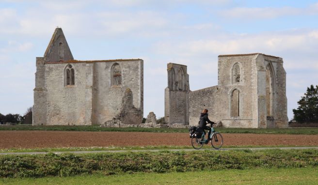 Per Rad gut zu erreichen ist die Ruine der Abbaye des Châteliers.
