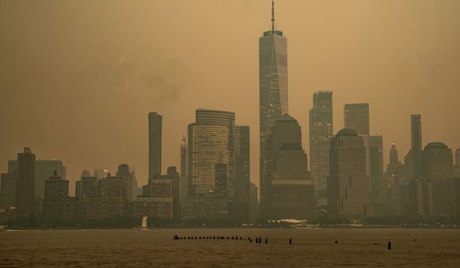 Schlechte Luftqualität Rauch von Kanadas Waldbränden trübt Himmel über New York