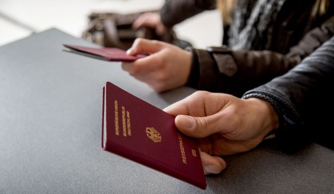 Urlaubsplanung  Rechtzeitig um gültigen Reisepass kümmern