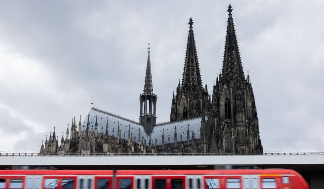 Ab Freitag (14.11.) fahren bis zum 24. November keine Fern- und Regionalzüge zum Kölner Hauptbahnhof, sondern machen einen Bogen um das Zentrum der Rhein-Metropole.