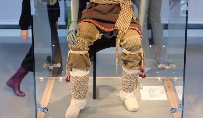 3000 Jahre alt Ausstellung in Chemnitz zeigt wohl älteste Hose der Welt