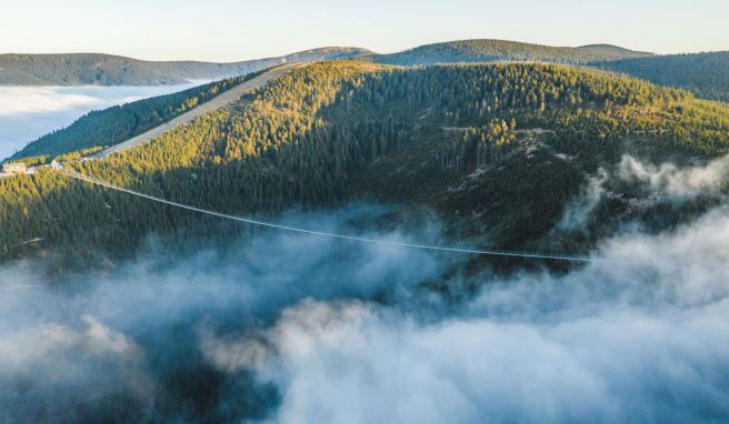 Reisenews  Skybridge in Tschechien und neue Aussicht auf Niagara-Fälle