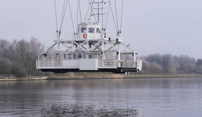 Nord-Ostsee-Kanal  Rendsburger Schwebefähre fährt wieder