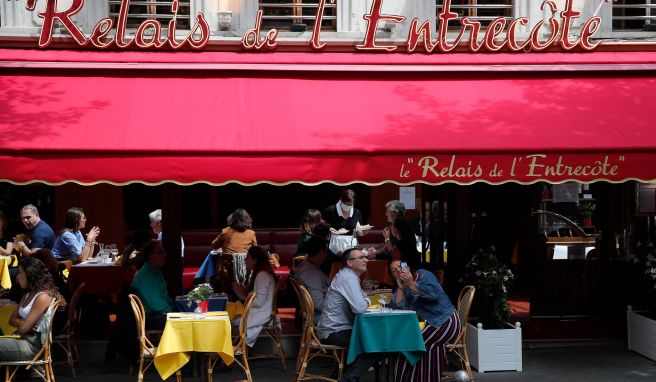 Restaurant-Besucher müssen ab 14. März nicht mehr ihren Impf- oder Genesenen-Nachweis vorzeigen. Gleiches gilt in Fernzügen, Kinos und Museen. 