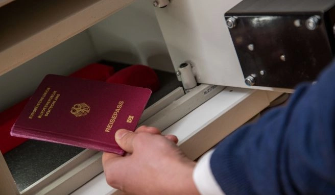 Geld weg bis Gefängnis Acht Dinge, die man auf Reisen nicht machen sollte