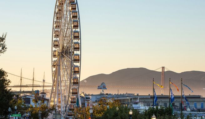 Fisherman's Wharf  San Francisco: Neues Riesenrad steht direkt am Wasser