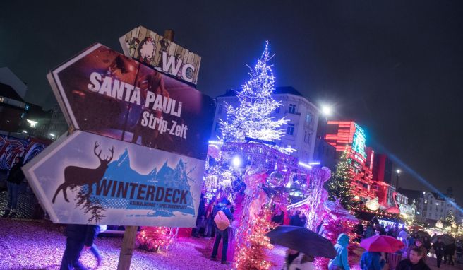 Auf der Hamburger Reeperbahn ist wieder Weihnachtsmarkt «Santa Pauli» eröffnet worden.