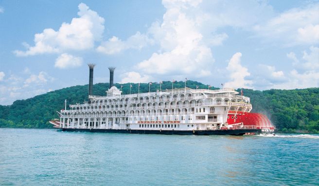 Die «American Queen» ist laut Nicko Cruises der größte jemals gebaute Schaufelrad-Dampfer.