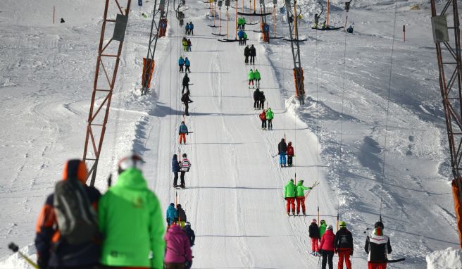 Experte gibt Tipps Nie mehr peinlich am Schlepplift stürzen - wie geht das?