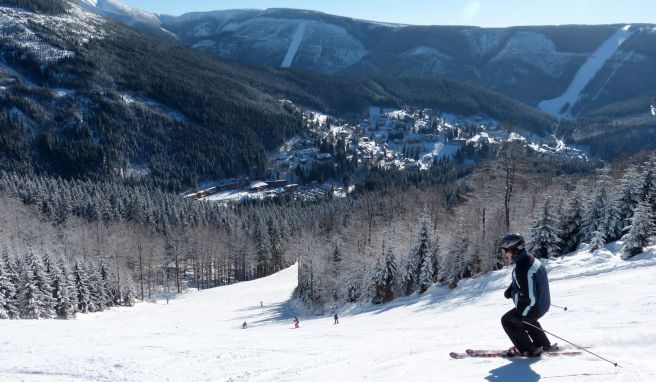 Wer beim Winterurlaub sparen will, kann tschechische Skigebiete wie Spindlermühle ins Auge fassen.