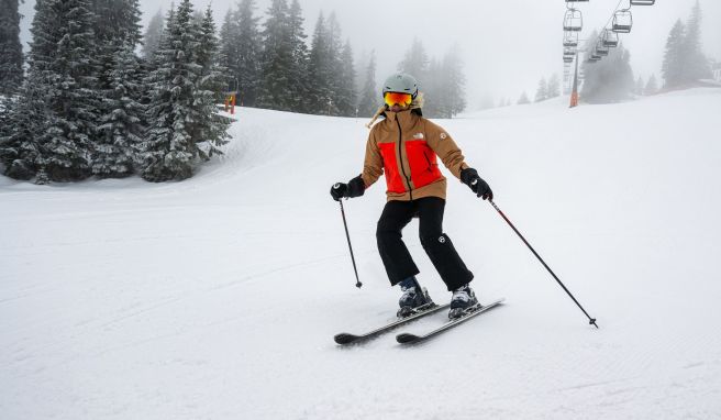 Mit den passenden Skiern an den Füßen fällt das Erlernen der ersten Schwünge leichter.