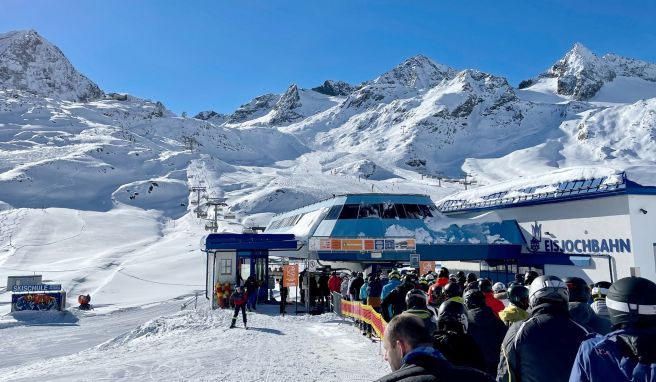 Trotz Lockdowns  In Österreich starten mit einigen Skigebiete in die Saison