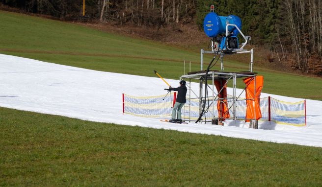 Wintersport in Bayern  Sonne, wenig Schnee: Skibetrieb an Fasching dennoch sicher