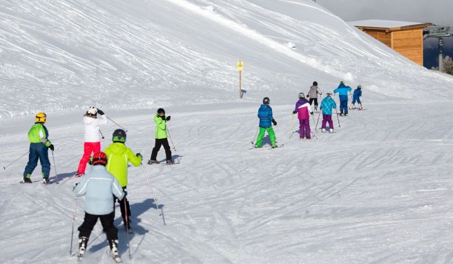 Pistenfit im Winterurlaub Skischule: Warum das Lernen in der Gruppe oft besser klappt