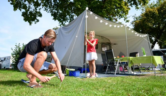 Wer nachhaltig verreisen möchte, ist auf dem Campingplatz ganz richtig. Urlauber können hier ihre Bleibe sogar danach auswählen, wie umweltfreundlich der Platz ist. Wer nachhaltig verreisen möchte, ist auf dem Campingplatz ganz richtig. Urlauber können hier ihre Bleibe sogar danach auswählen, wie umweltfreundlich der Platz ist.