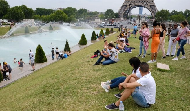 «Ici je choisis l'eau» Paris: Geschäfte füllen Trinkflaschen gratis auf