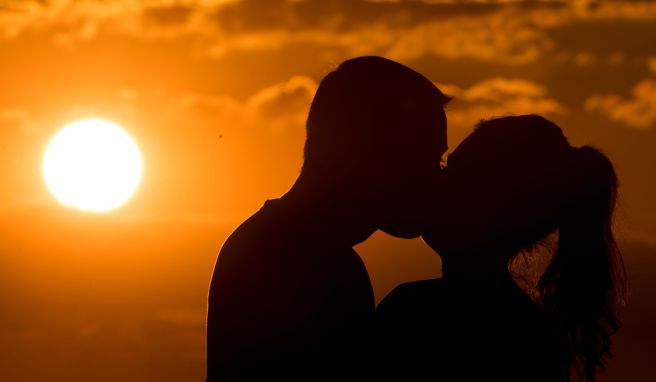 Umfrage zum Valentinstag Jeder Vierte hat sich auf Reisen schon verliebt