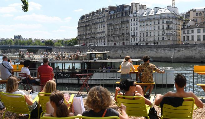 «Paris Plages»  Pariser Stadtstrand lockt wieder Touristen und Einheimische