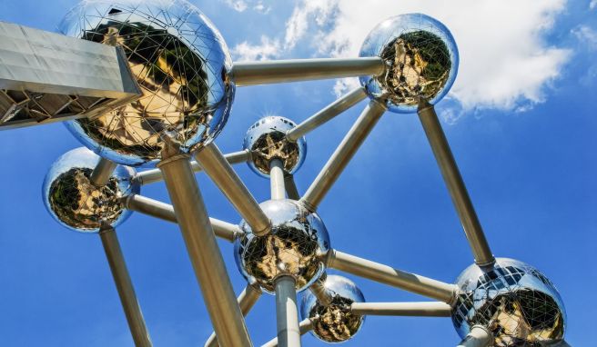 Das Atomium ist Brüssels Wahrzeichen - es wurde für die Weltausstellung Expo 1958 errichtet. 