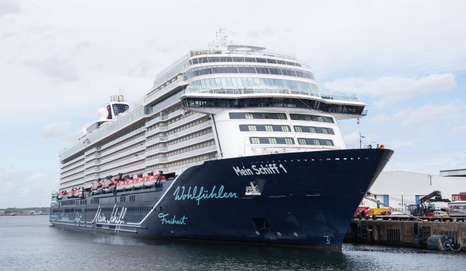 Das TUI-Kreuzfahrtschiff «Mein Schiff 1» liegt im Hafen von Kiel.