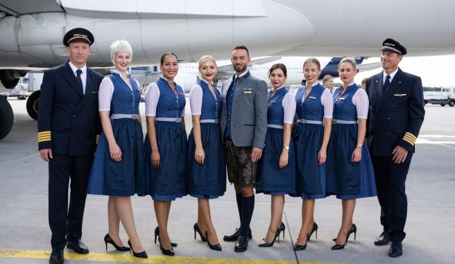 Oktoberfest startet: Lufthansa-Crew fliegt in Tracht