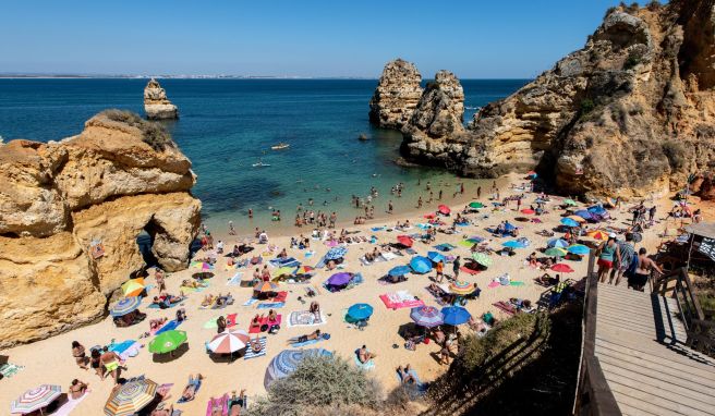 Den Sommer verlängern: Damit der Herbsttrip in die Sonne nicht zum Reinfall wird, sollten Reisende ein paar Tipps beachten. Den Sommer verlängern: Damit der Herbsttrip in die Sonne nicht zum Reinfall wird, sollten Reisende ein paar Tipps beachten.