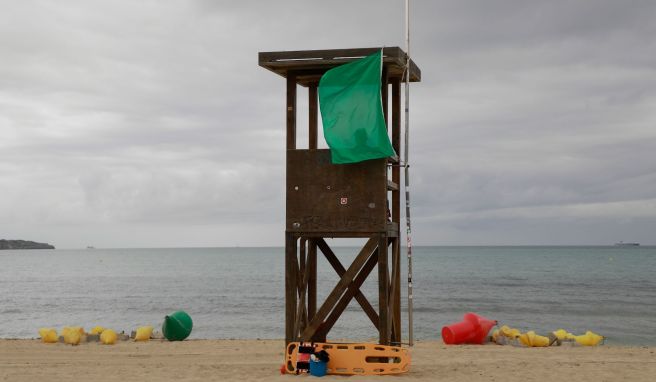 Die Rettungsschwimmer von Palma treten ab Sonntag in einen unbefristeten Streik. Baden gehen kann man trotzdem - auf eigene Gefahr.