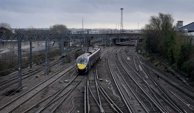 Gestörter Schienenverkehr  Bahnstreiks in Großbritannien: Nur jeder fünfte Zug fährt