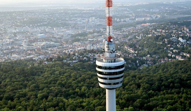 Höher hinaus geht es nirgendwo in Stuttgart: Der Fernsehturm bietet auf rund 150 Metern Höhe eine Aussichtsplattform.