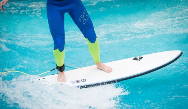 Kritik von Umweltschützern  Riesen-Surfpark soll Wellenreiter nach Stade locken