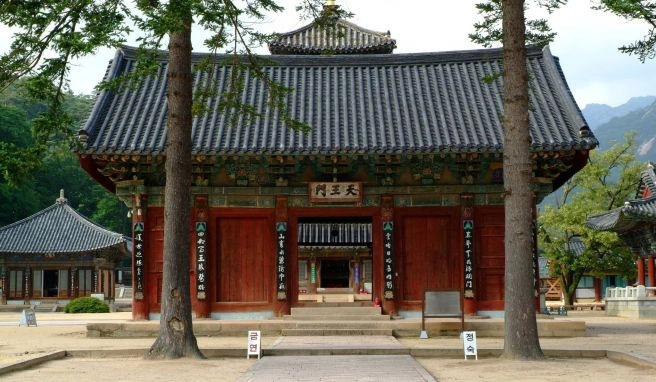 Besinnung im Tempel: Im Rahmen des südkoreanischen Templestay-Programms können Touristen einige Tage in einem buddhistischen Kloster verbringen. 