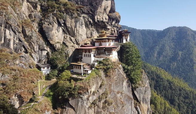 Blick auf das buddhistische Tigernest-Kloster in Bhutan: Touristen müssen nun keine Auslandsreise-Krankenversicherung nachweisen, um ins Land reisen zu können.